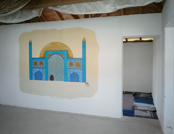 "Mosque II, Schwend", 2008, Inkjet-print, 106 x 135 cm