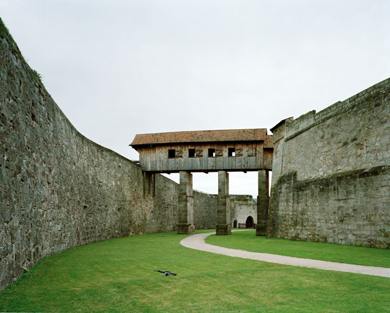 "LEVEL III: THE RING, THE RAMPART BRIDGE", 2005, <br />Inkjet-print, 100 x 120 cm