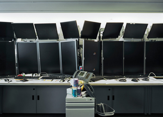 "High-frequency trading work space 14, Willis Tower, Chicago" <br />2010, Inkjet-print, 100 x 137 cm